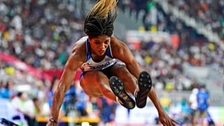 Die britische Olympionikin Abigail Irozuru stand im Euronews-Interview Rede und Antwort. Hier eine Archivaufnahme der Weitspringerin während eines Wettbewerbs in Katar