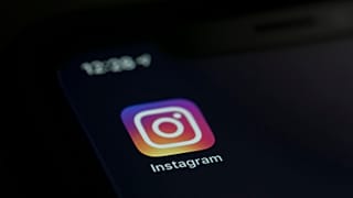عرض تطبيق "إنستغرام" عبر شاشة هاتف ذكي.