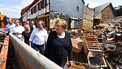 Merkel visita la zona devastada por las inundaciones en Alemania