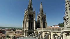 A la espectacularidad de la construcción gótica se une la riqueza interior propia de un museo