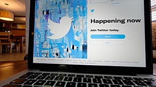 شاهة كومبيوتر يظهر عليها لوغو من صفحة تويتر في فلوريدا. 2021/04/27
