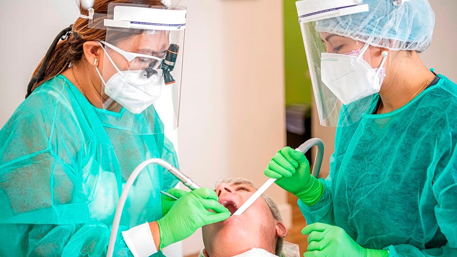 Andare dal dentista? Ancora un lusso. In Spagna una fondazione aiuta i poveri