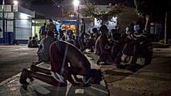 Un grupo de inmigrantes llegados de manera irregular a Melilla (España), el pasado mayo (archivo) 