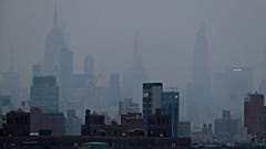 A ködben (füstben) úszó Manhattan július 21-én