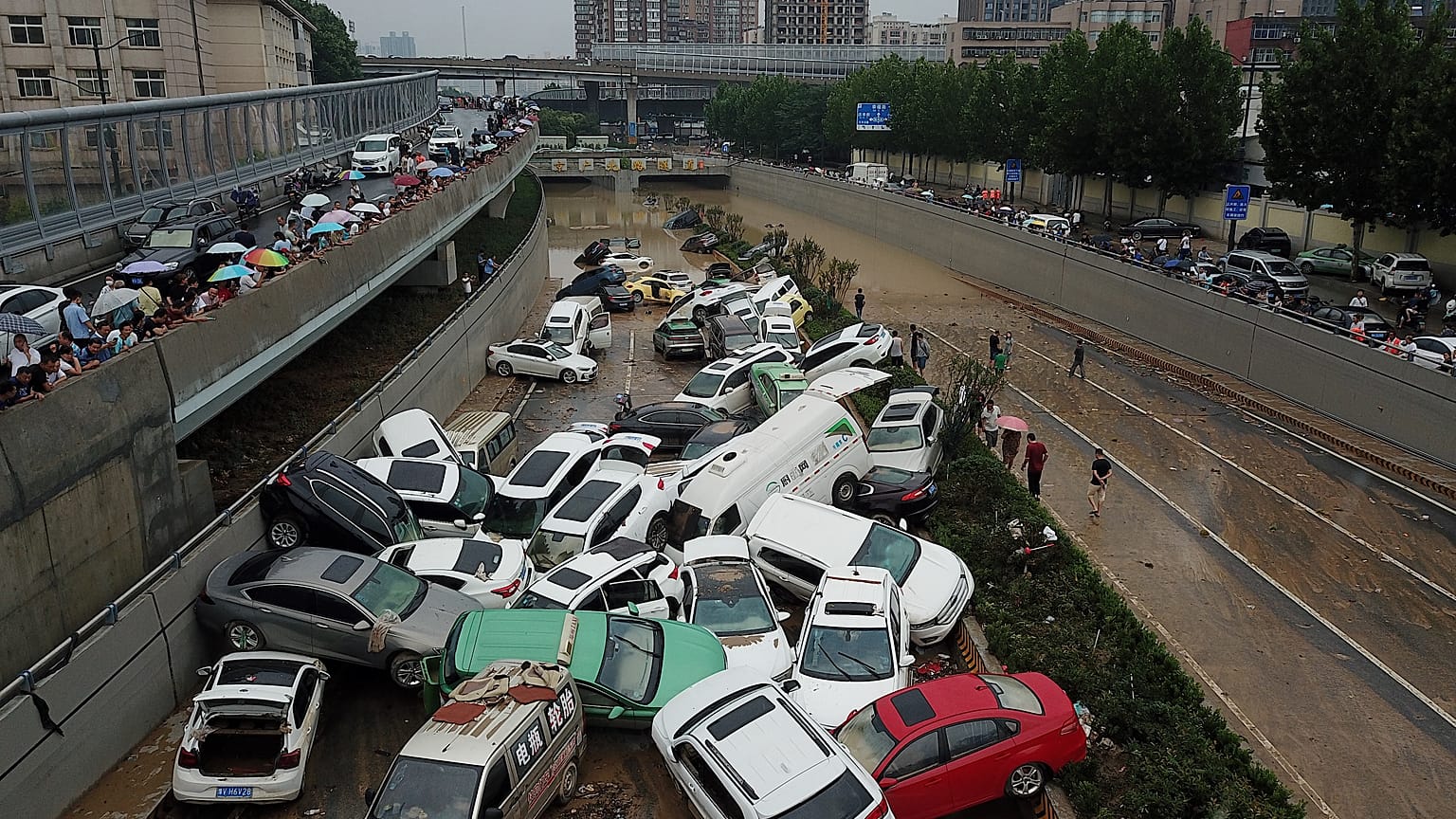 Flut-Folgen: Auto-Friedhöfe in  Zhengzhou