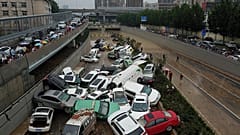 Flut-Folgen: Auto-Friedhöfe in  Zhengzhou