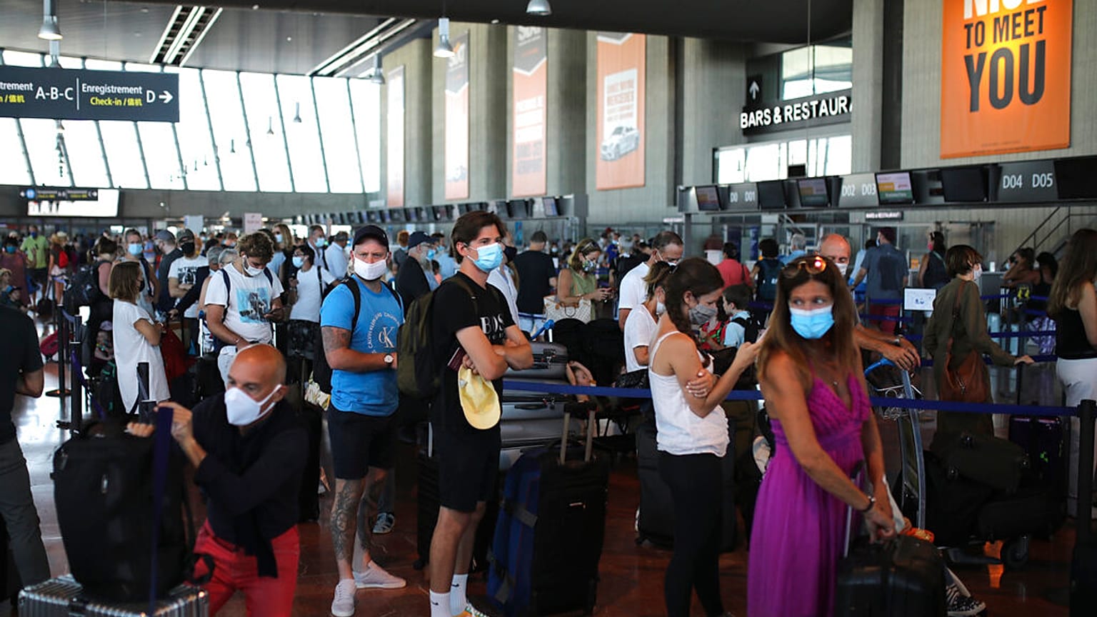 Colas en el aeropuerto de Niza, Francia, para un vuelo de British Airways con destino Londres, el pasado día 14 de julio.