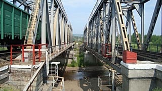 железнодорожный мост 