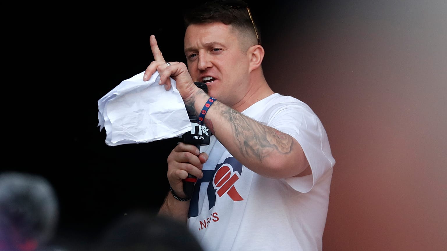  Tommy Robinson 