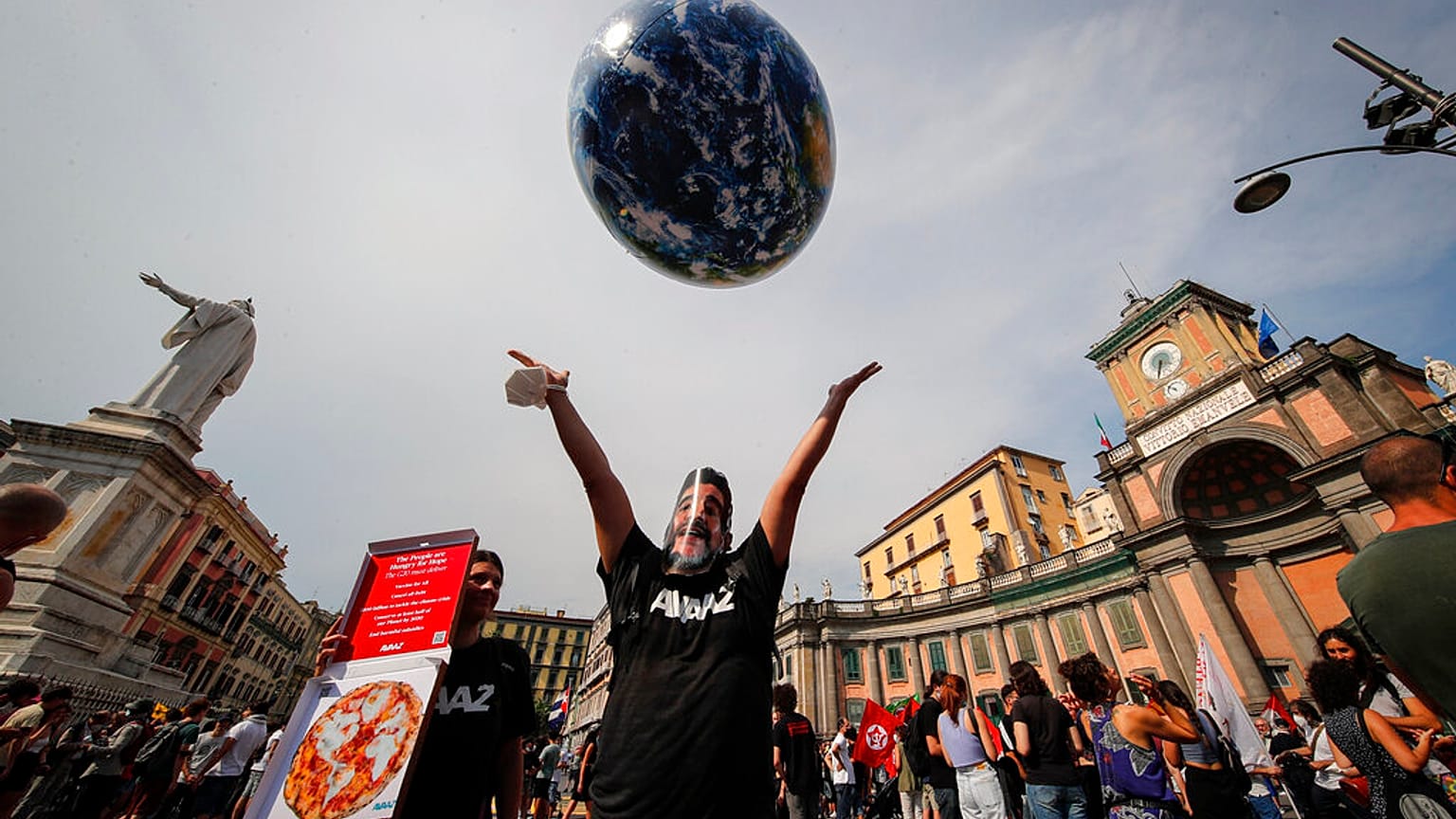 Manifestation pour le climat en marge d'une réunion du G20 sur l'environnement, à Naples, en Italie, le jeudi 22 juillet 2021.