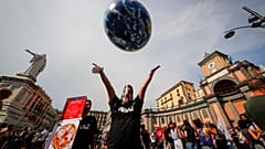 Manifestation pour le climat en marge d'une réunion du G20 sur l'environnement, à Naples, en Italie, le jeudi 22 juillet 2021.