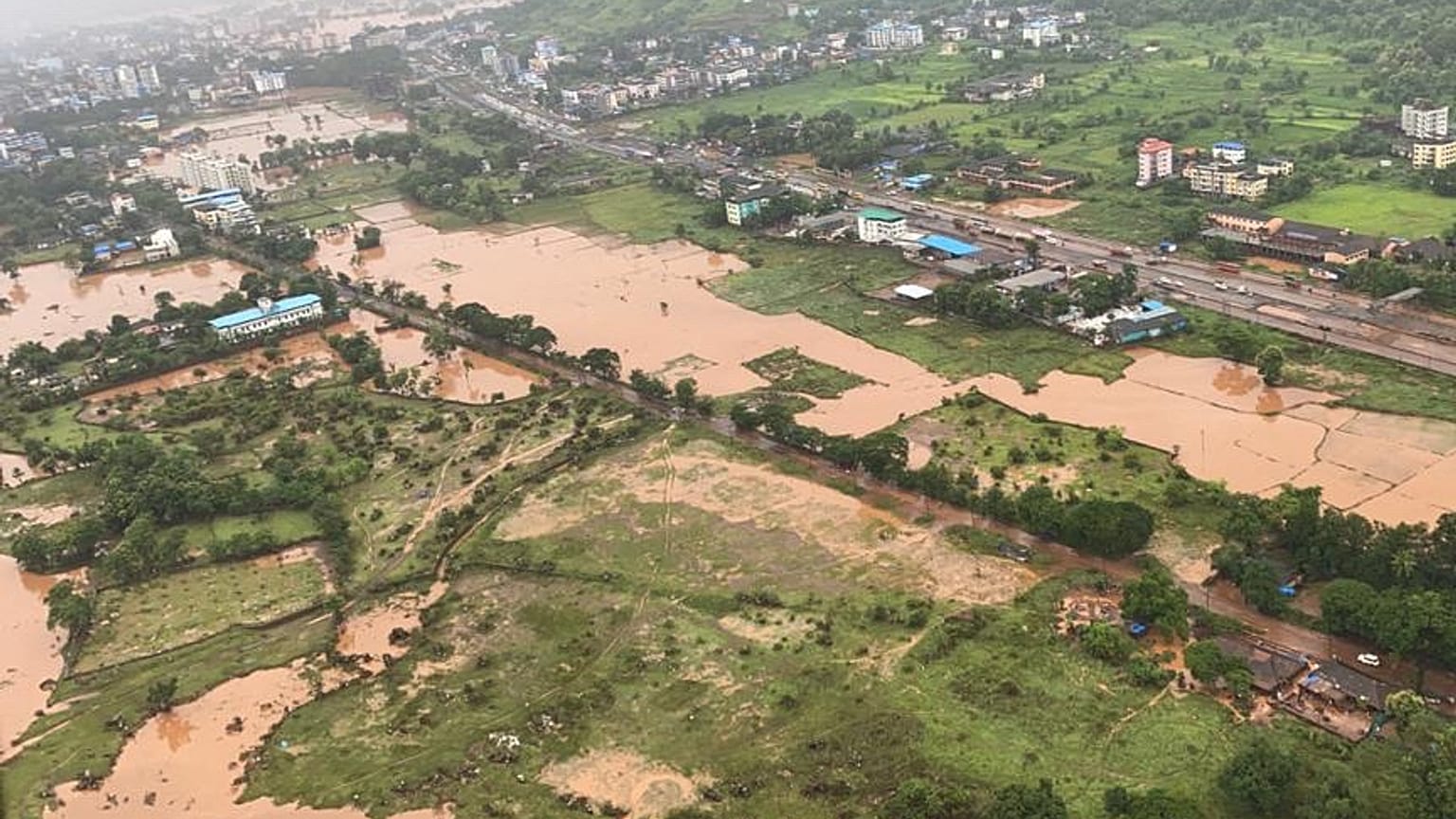  Des zones inondées après de fortes pluies de mousson, le 23 juillet 2021 dans l'État indien du Maharashtra