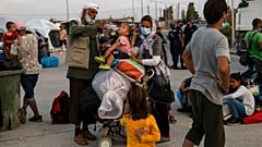 Yunanistan'da kamplarda kalan Afganlar