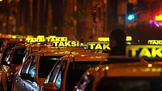 İstanbul'da özellikle havaalanı taksicilerinin fazla ücret aldığına dair şikayetler son dönemde artmıştı.