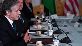 وزير الخارجية الأميركي أنطوني بلينكين ، من اليسار ، يتحدث خلال لقاء مع العاهل الأردني الملك عبد الله الثاني في واشنطن. 2021/07/20