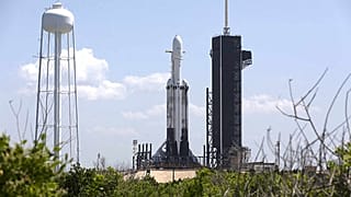 Space X'in Falcon Heavy roketi