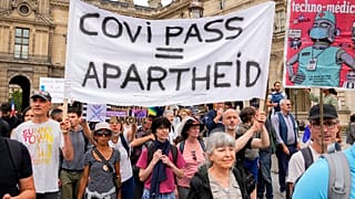France : grogne contre le pass sanitaire, heurts à Paris