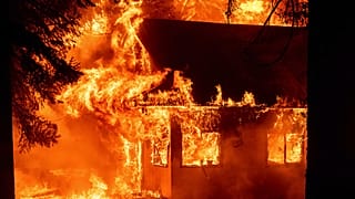 a Dixie Fire által elpusztított épület Indian Falls -ban