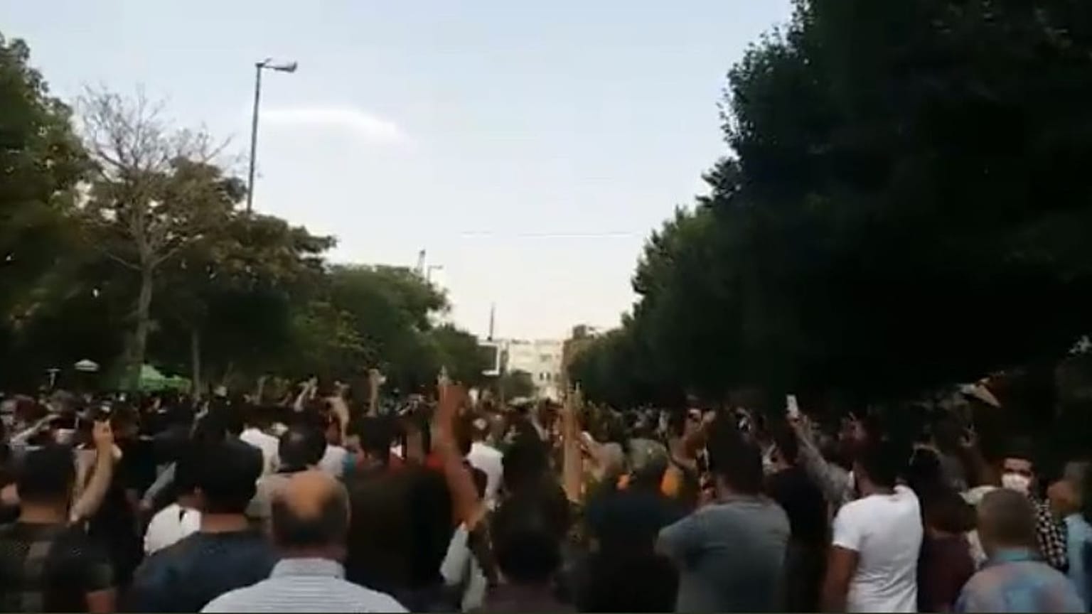 تصاویری که از تظاهرات روز شنبه در تبریز منتشر شده است