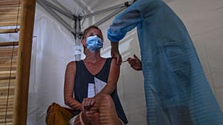 Koronavírus-járvány: 3000 francia egészségügyi dolgozót függesztettek fel 