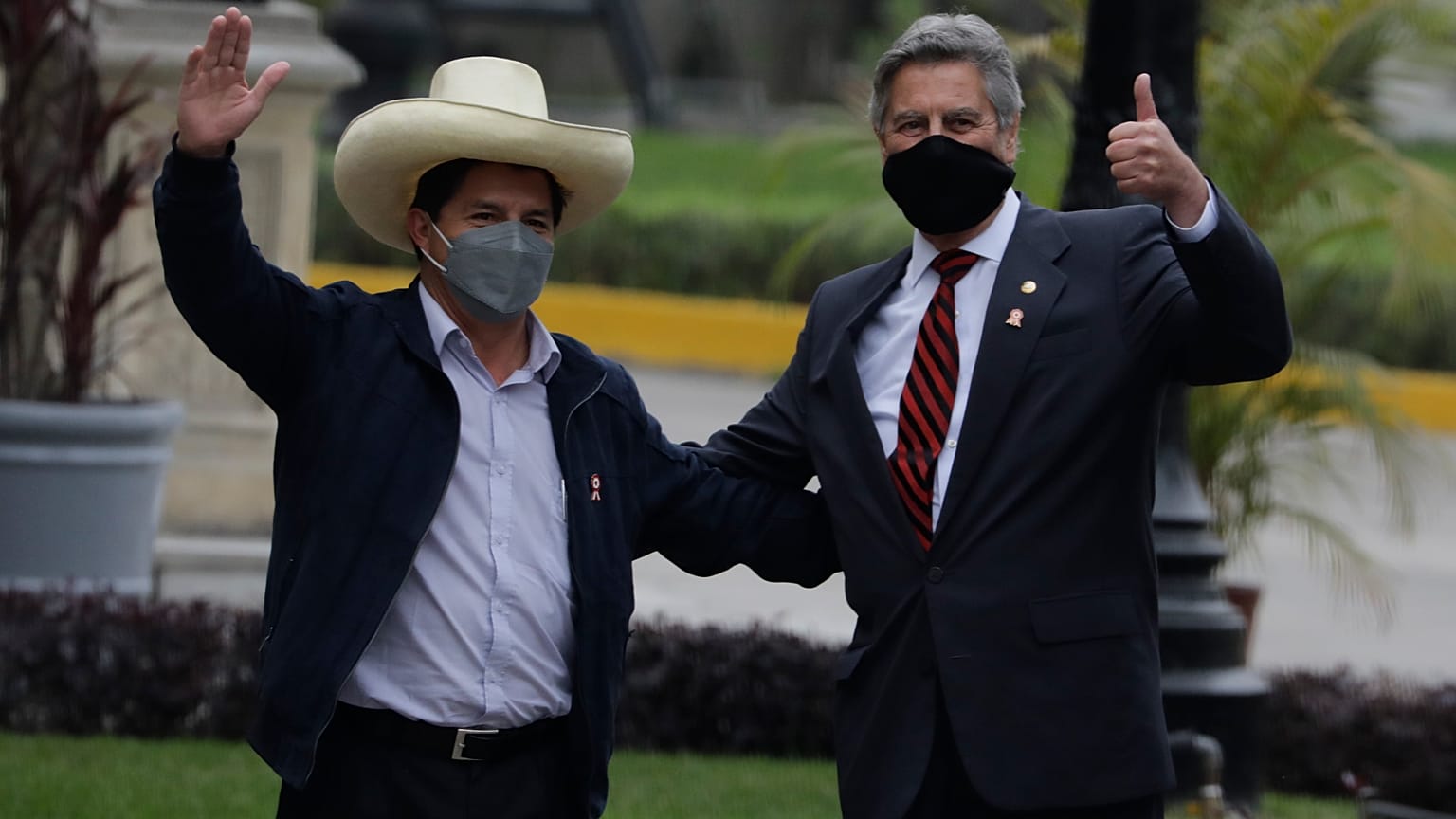 Pedro Castillo en una visita al presidente saliente Francisco Sagasti