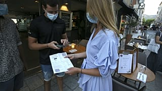 Франция: санпропуска только для взрослых