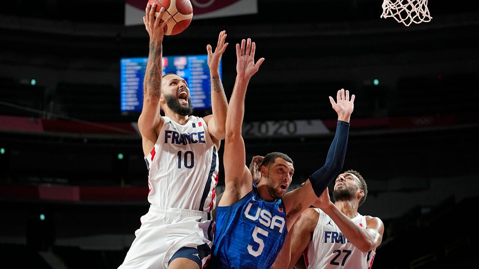 El jugador francés Evan Fournier en un lance del encuentro