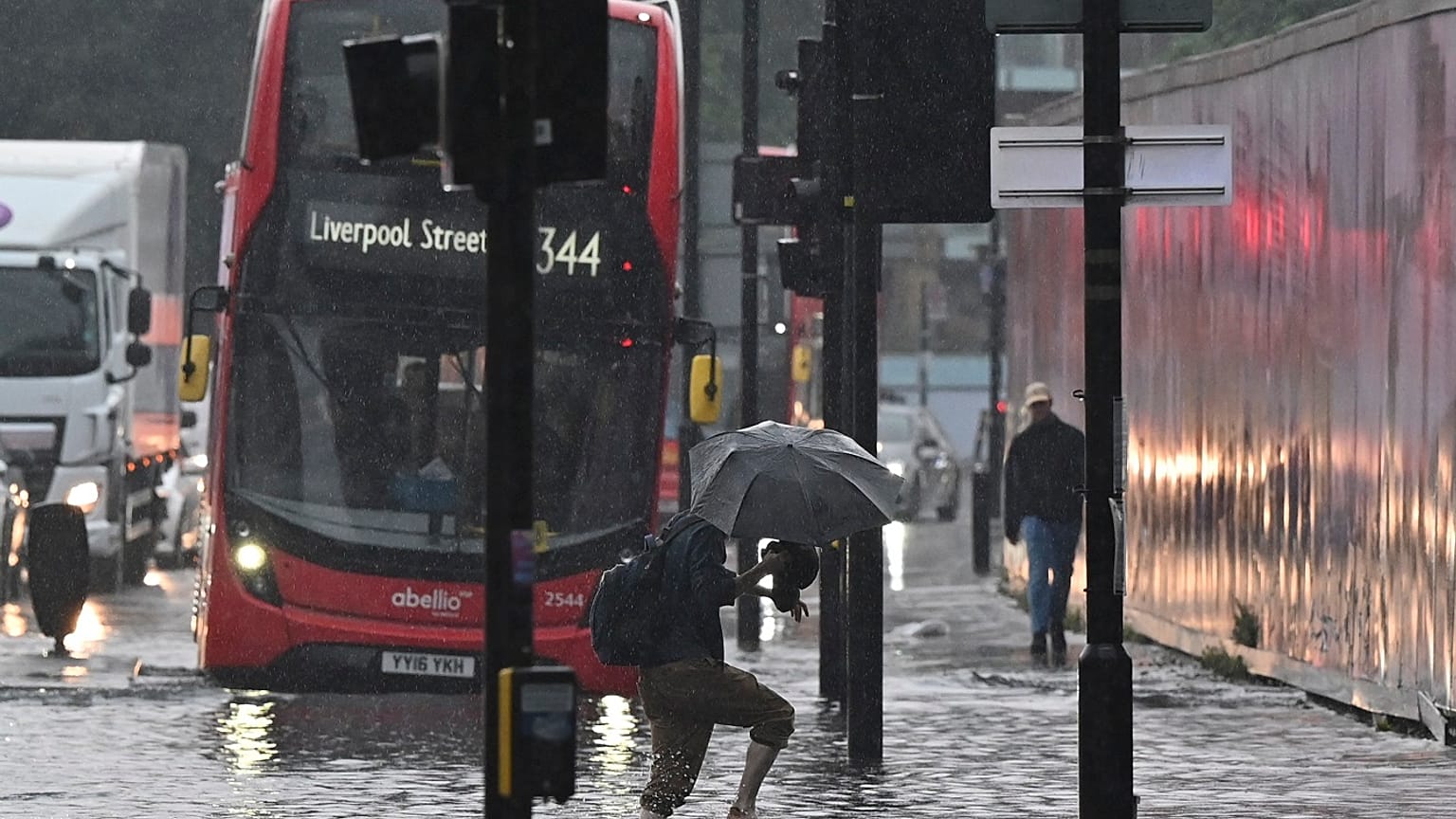Royaume-Uni : Des pluies torrentielles provoquent des inondations à Londres
