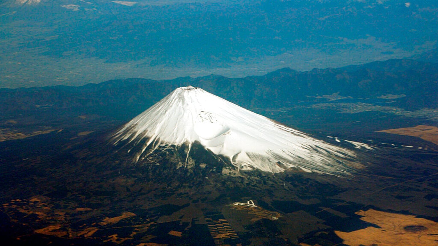 Hóval borított Fudzsi-hegy, Japán legmagasabb hegye