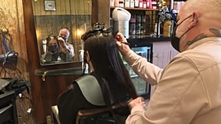 صالونات بريطانيا تساهم في تنظيف البحر... بالشعر