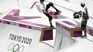 La leggenda dello skate Tony Hawk prova il percorso di Tokyo in un test preliminare