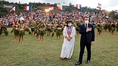 Fransız Polinezyası’nda yerliler Emmanuel Macron’u yöresel danslarla karşıladı 