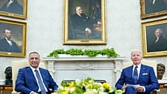 ABD Başkanı Joe Biden'la (sağ) Irak Başbakanı Mustafa Kazımi, Beyaz Saray'da bir araya geldi
