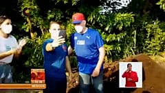 Díaz Canel con un joven admirador 