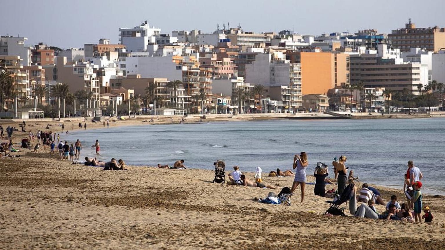 Ισπανία: Η COVID-19 αντεπιτίθεται - Αύξηση εισαγωγών στα νοσοκομεία