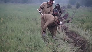 Des bénévoles russes aident les pompiers