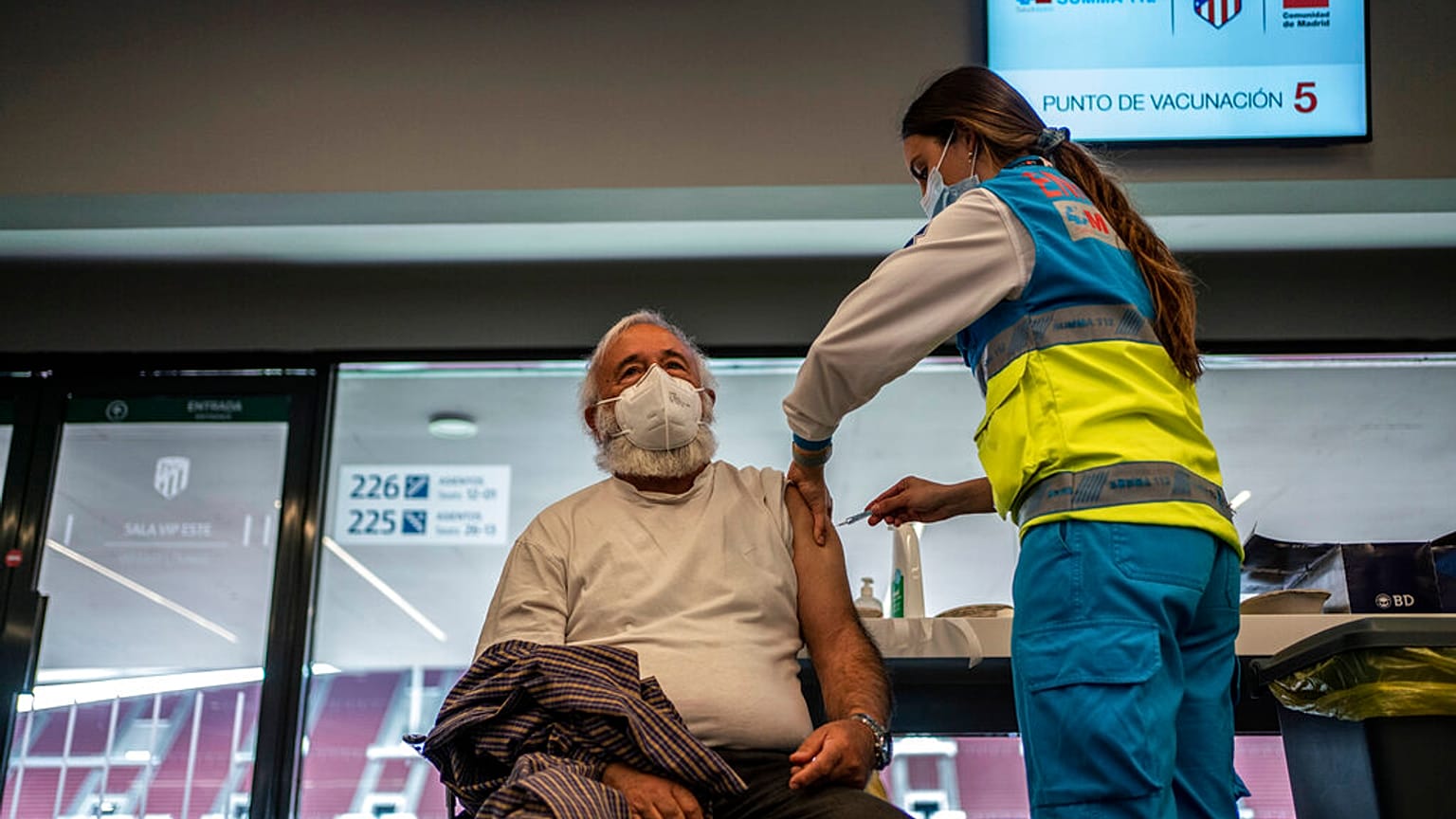 L'hub vaccinale nello stadio di Madrid