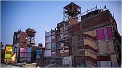 نموذج للعمارات السكنية التي لم تستوف شروط الهندسة الإنشائية، القاهرة، مصر