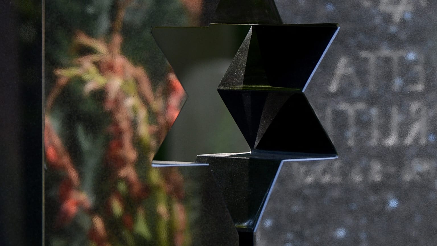 Grabstein auf dem jüdischen Friedhof in Berlin-Weißensee, 01.08.2012