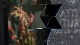 Grabstein auf dem jüdischen Friedhof in Berlin-Weißensee, 01.08.2012