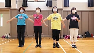pom-pom girls séniors à l'entrainemetn