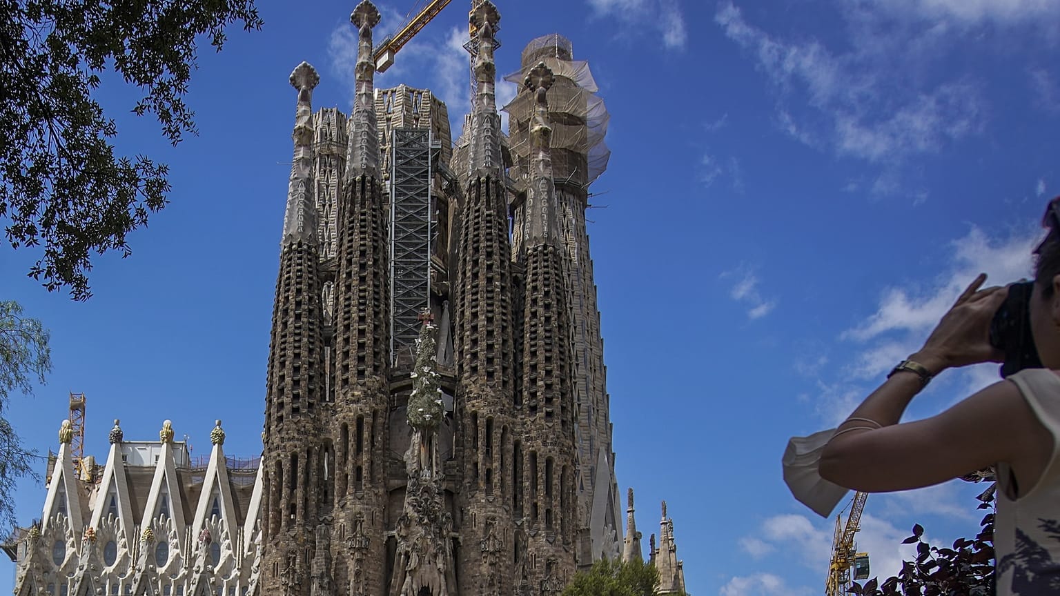 A Sagrda Família készülő tornyai