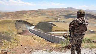 Van Valisi: 295 kilometrelik İran sınır hattına duvar örülecek