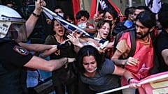 20 Temmuz 2021'de İstanbul'daki protesto gösterilerinde yaşanan polis şiddeti