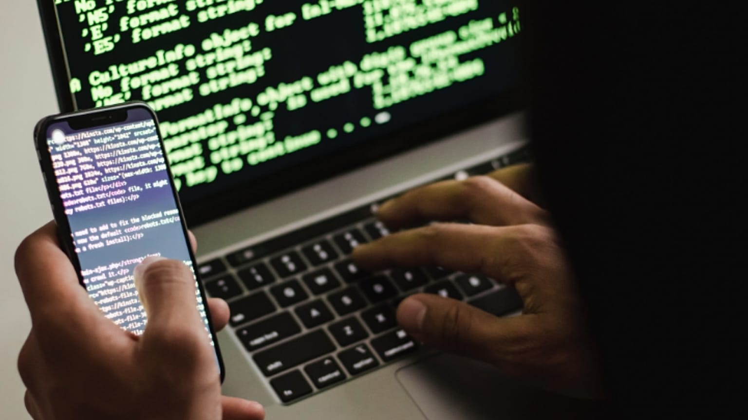 بخطوتين بسيطتين، الأولى تتمثل بإطفاء هاتفك والثانية بإعادة تشغيله، يمكنك حماية هاتفك من القرصنة! 