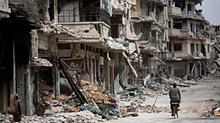 Suriye'de 10 yılı aşkın süredir devam eden iç savaştan geriye yıkılmış binlerce ev kaldı. Humus/Suriye