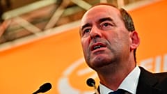 Hubert Aiwanger von den Freien Wählern steht unter Druck: Hat er mit der Veröffentlichung der Zahlen vorab per Twitter Wahlmanipulation betrieben?
