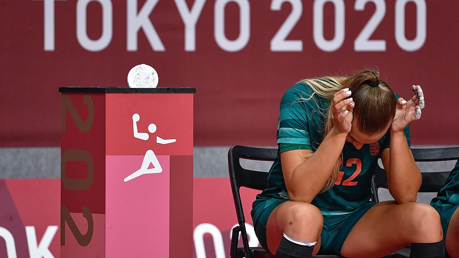 A magyar Klujber Katrin az orosz csapat elleni női kézilabda mérkőzésen