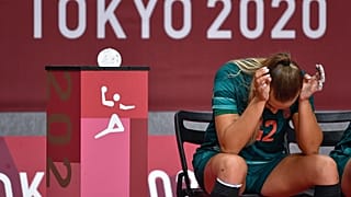 A magyar Klujber Katrin az orosz csapat elleni női kézilabda mérkőzésen