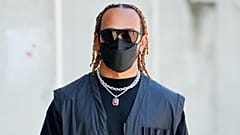 Lewis Hamilton megérkezik a Hungaroringre 2021. június 29-én